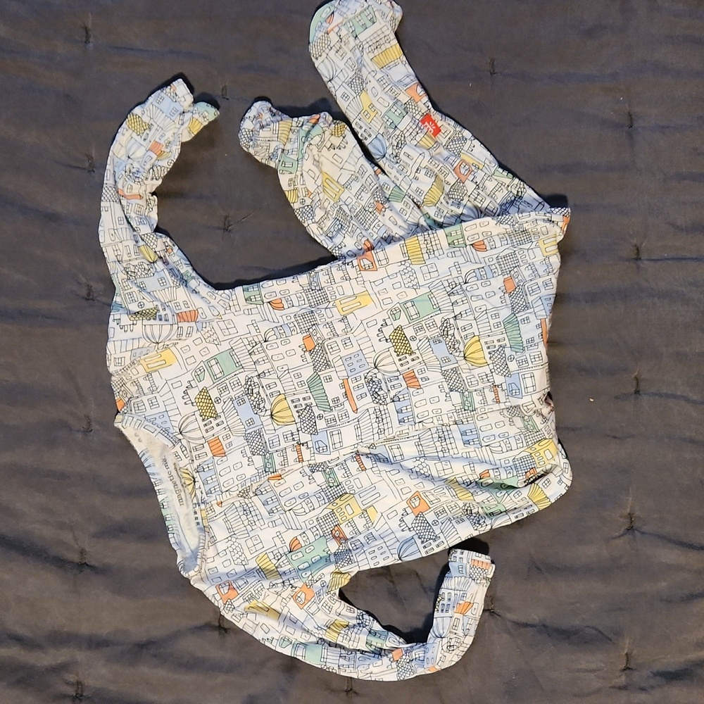 Magnetic me footies -cityscape 6-9M